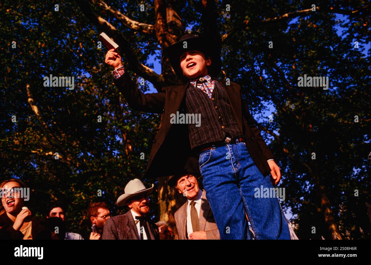 A young boy Christian preacher wearing a cowboy hat at Speakers’ Corner in Hyde Park, London. Although most discussions focus on religion and politics, people can speak on any topic. Speakers often get into heated debates with other speakers or audience members.  Speakers' Corner, Hyde Park, London, UK.  8 Oct 1996 Stock Photo