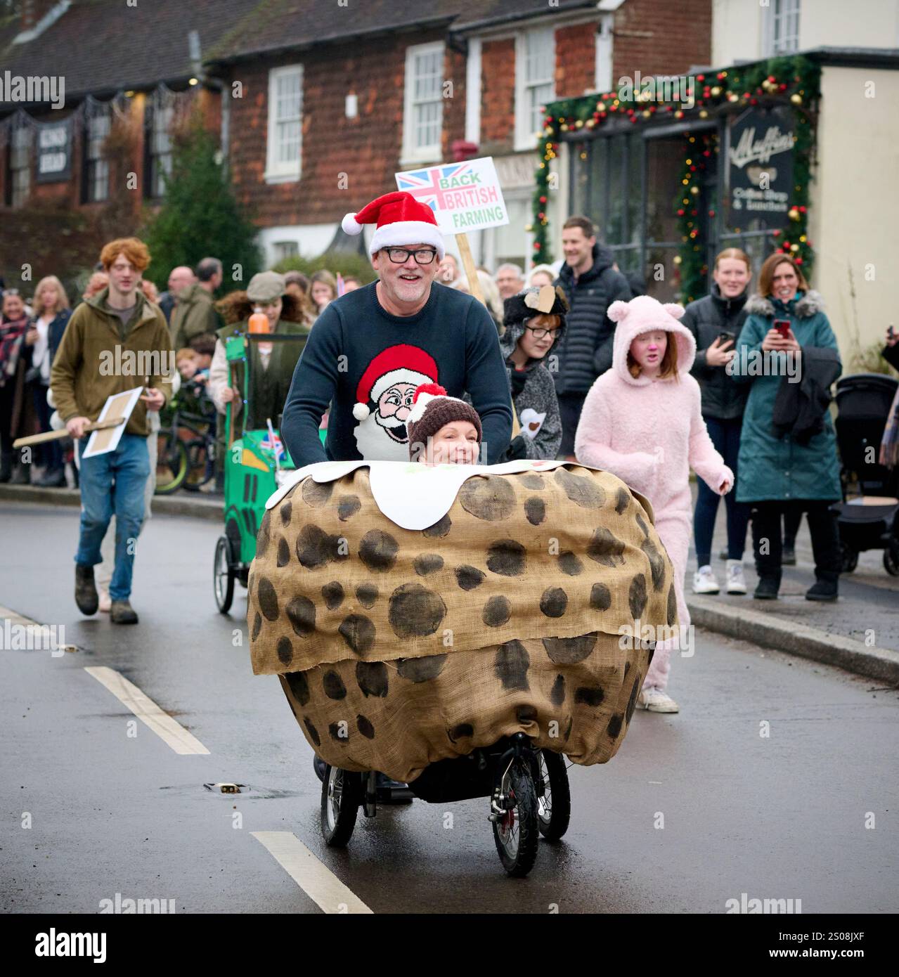 Christmas pudding costume hi-res stock photography and images - Alamy