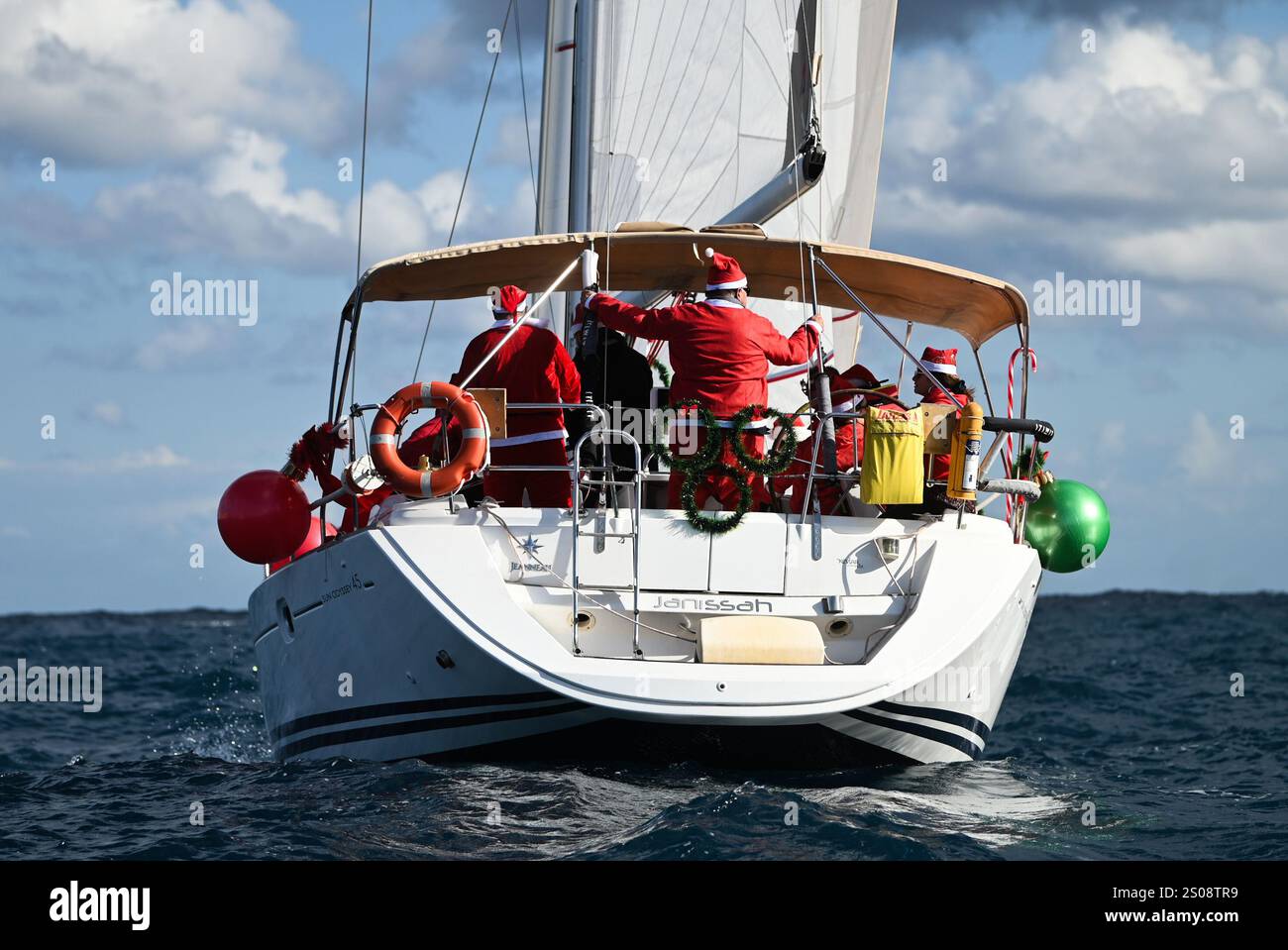 (241226) TA' XBIEX, Dec. 26, 2024 (Xinhua) People take part in