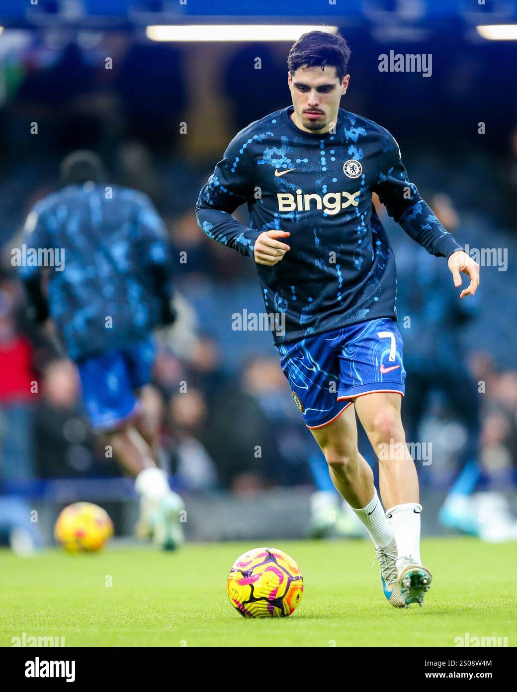 London, UK. 26th Dec, 2024. Pedro Neto of Chelsea warms up prior to ...