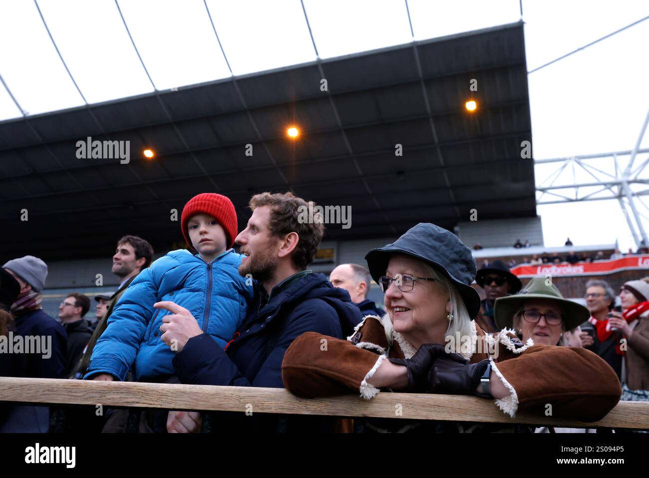 Spectators on King VI Chase Day at Kempton Park Racecourse