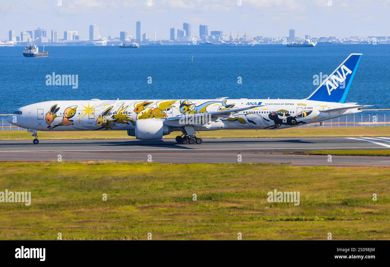 All nippon airways star wars hi-res stock photography and