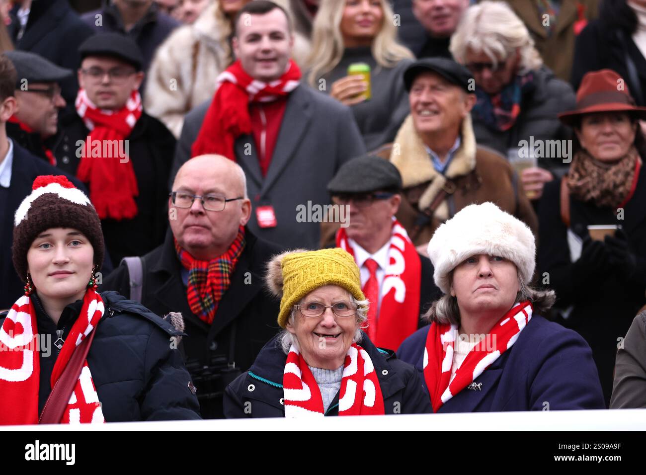 Spectators on King VI Chase Day at Kempton Park Racecourse
