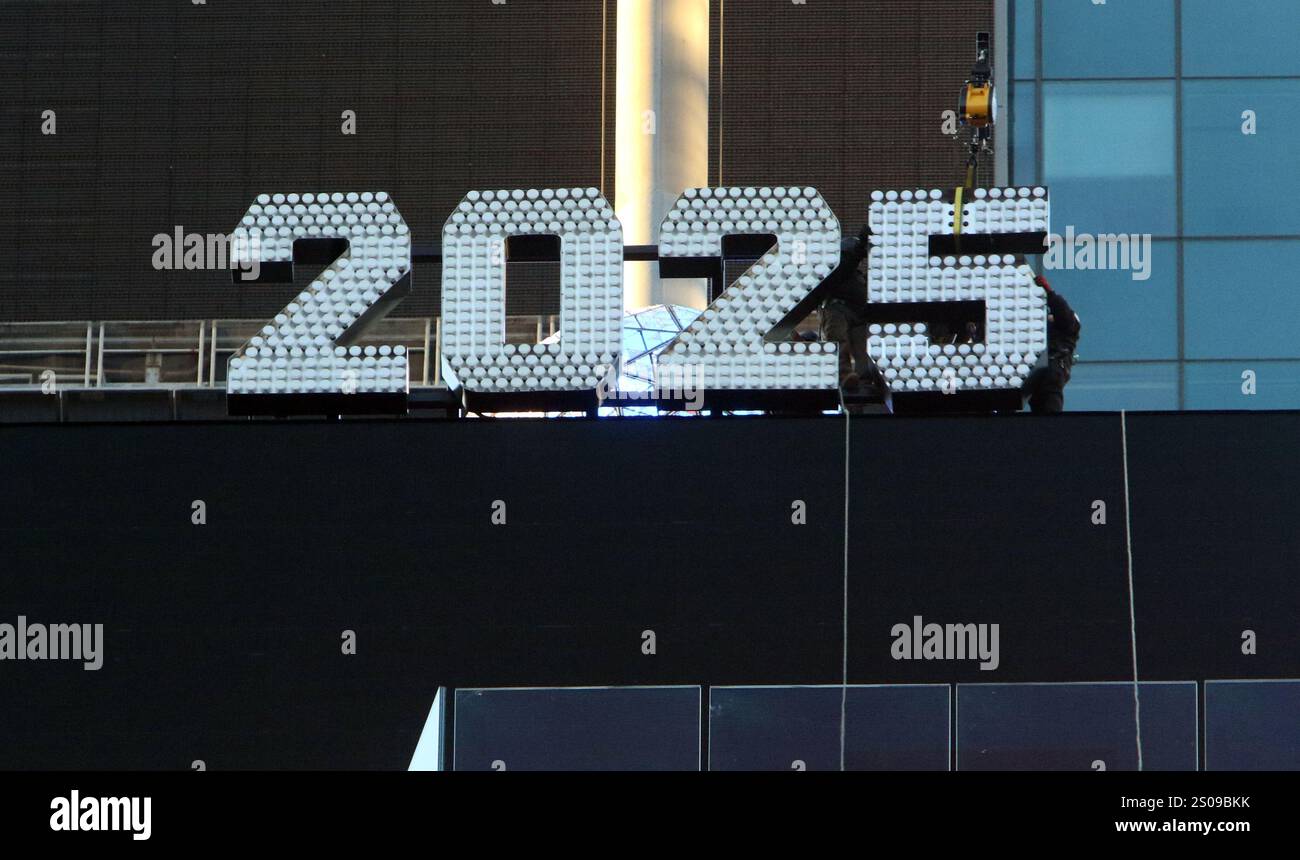 New York Ball Drop 20 2025 Schedule Doti Mallorie