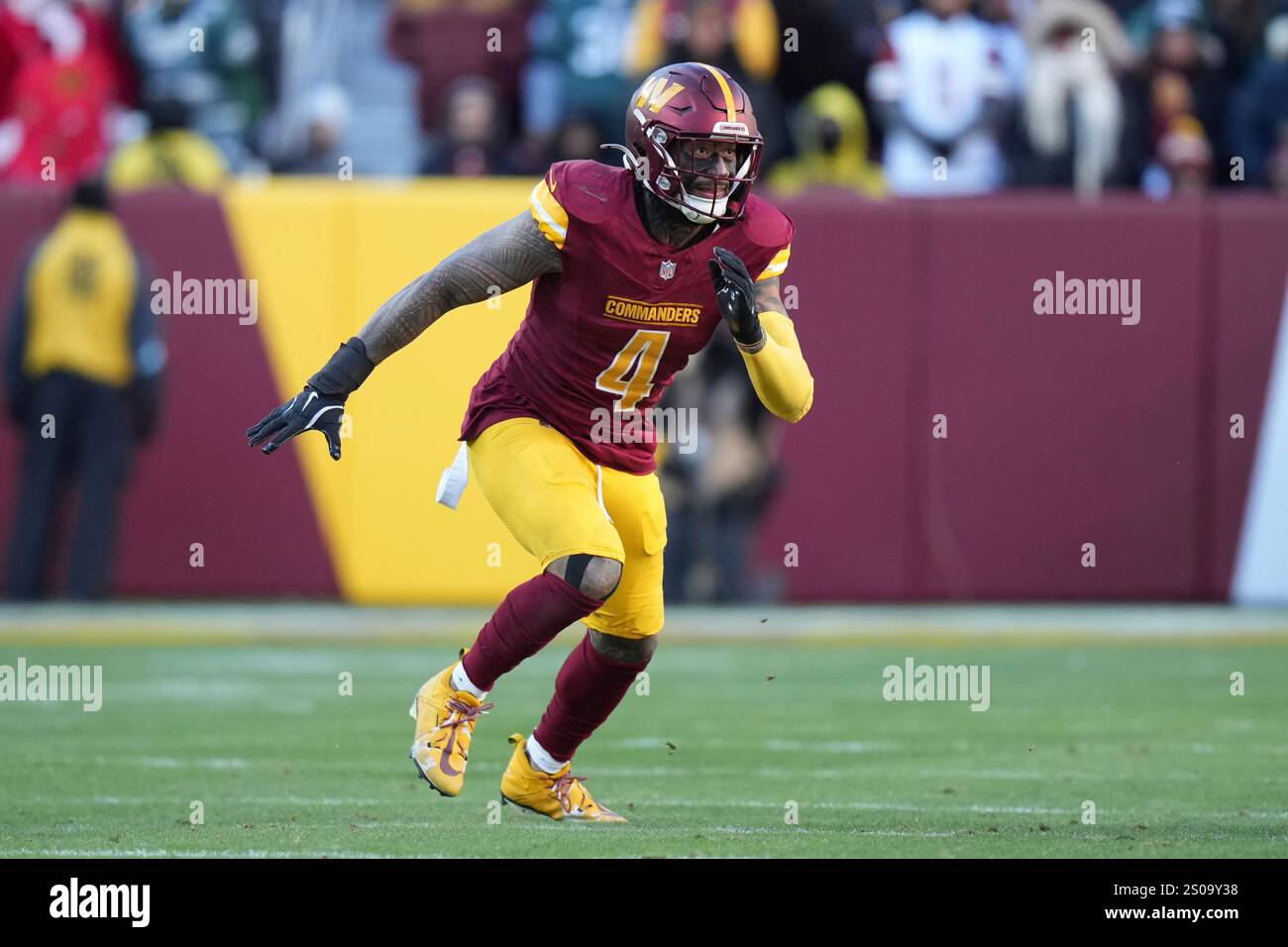 Washington Commanders linebacker Frankie Luvu (4) rushes the passer