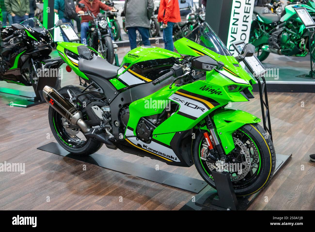 Kawasaki zx 10r hi-res stock photography and images - Alamy Kawasaki zx 10r hi-res stock photography and images - Alamy