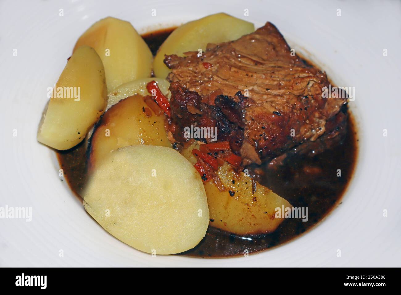 Schweinefleisch als Nahrungsmittel Ein Stück Schweinerücken ohne ...