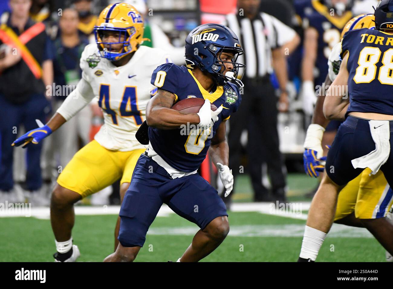 Toledo running back Jacquez Stuart (0) runs with the ball against