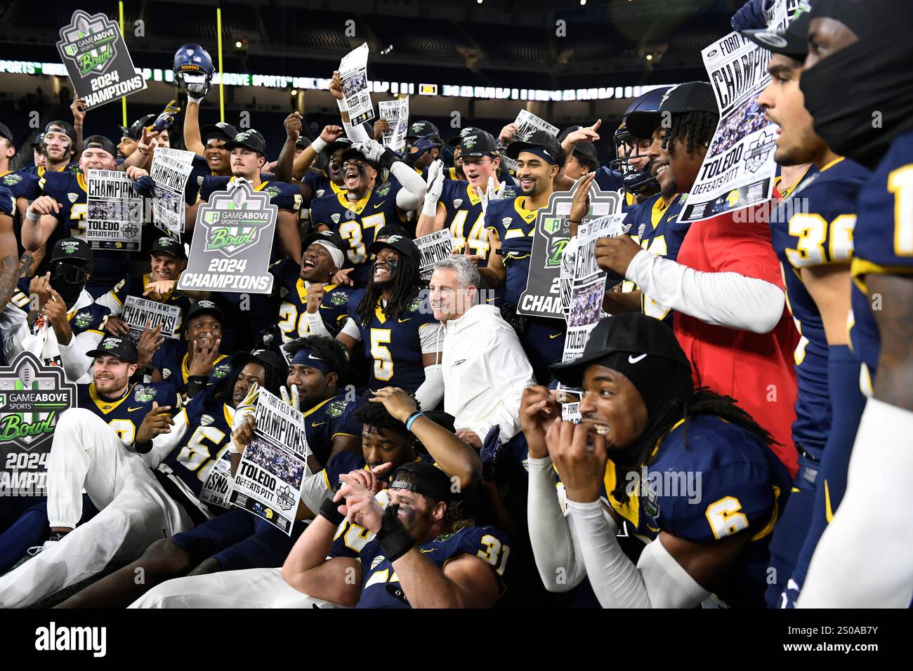 Toledo head coach Jason Candle, center, poses for photos with his team