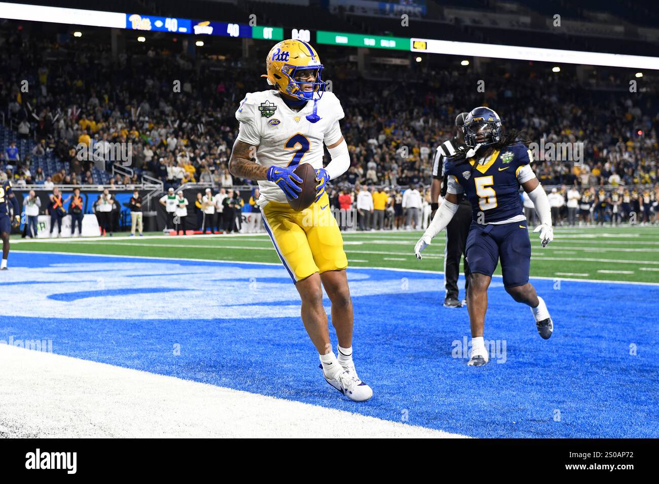 Pittsburgh wide receiver Kenny Johnson, left, catches a twopoint
