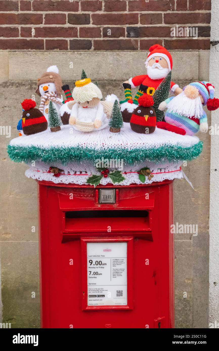 Postbox topper hi-res stock photography and images - Alamy