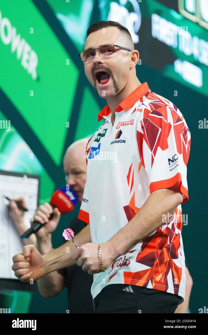Damon Heta celebrating during the PDC Paddy Power World Darts