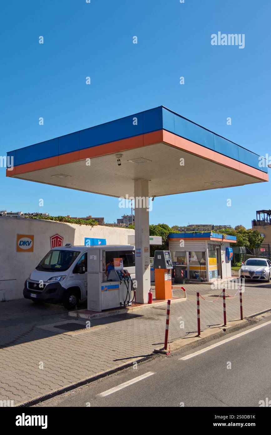 Civitavecchia. Italia - December 17, 2024: Modern gas station in ...