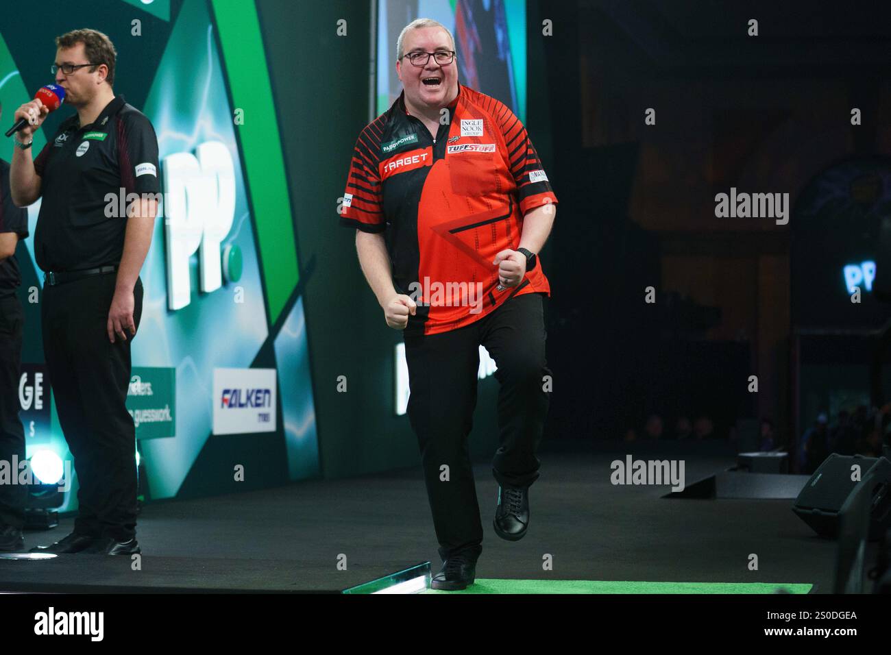 Stephen Bunting celebrating winning his 3rd round match against Madars