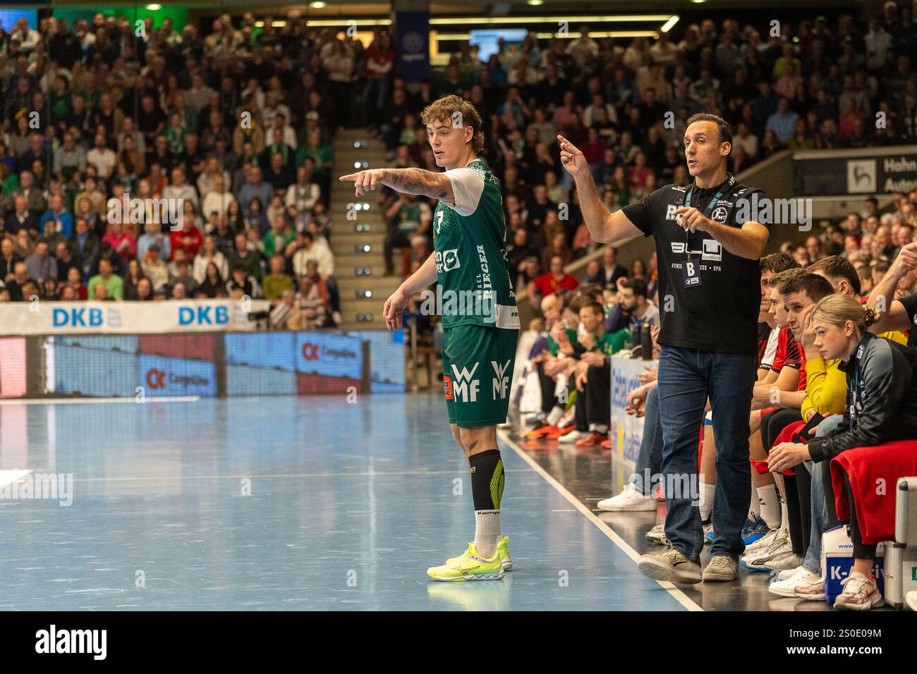 Victor Kloeve (Frisch Auf Goeppingen, #7) und Roberto Garcia Parrondo ...