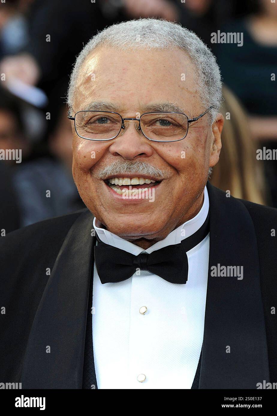 IN MEMORIAM CELEBRITIES WE LOST IN 2024 STAR MAX COLLECTION(01)