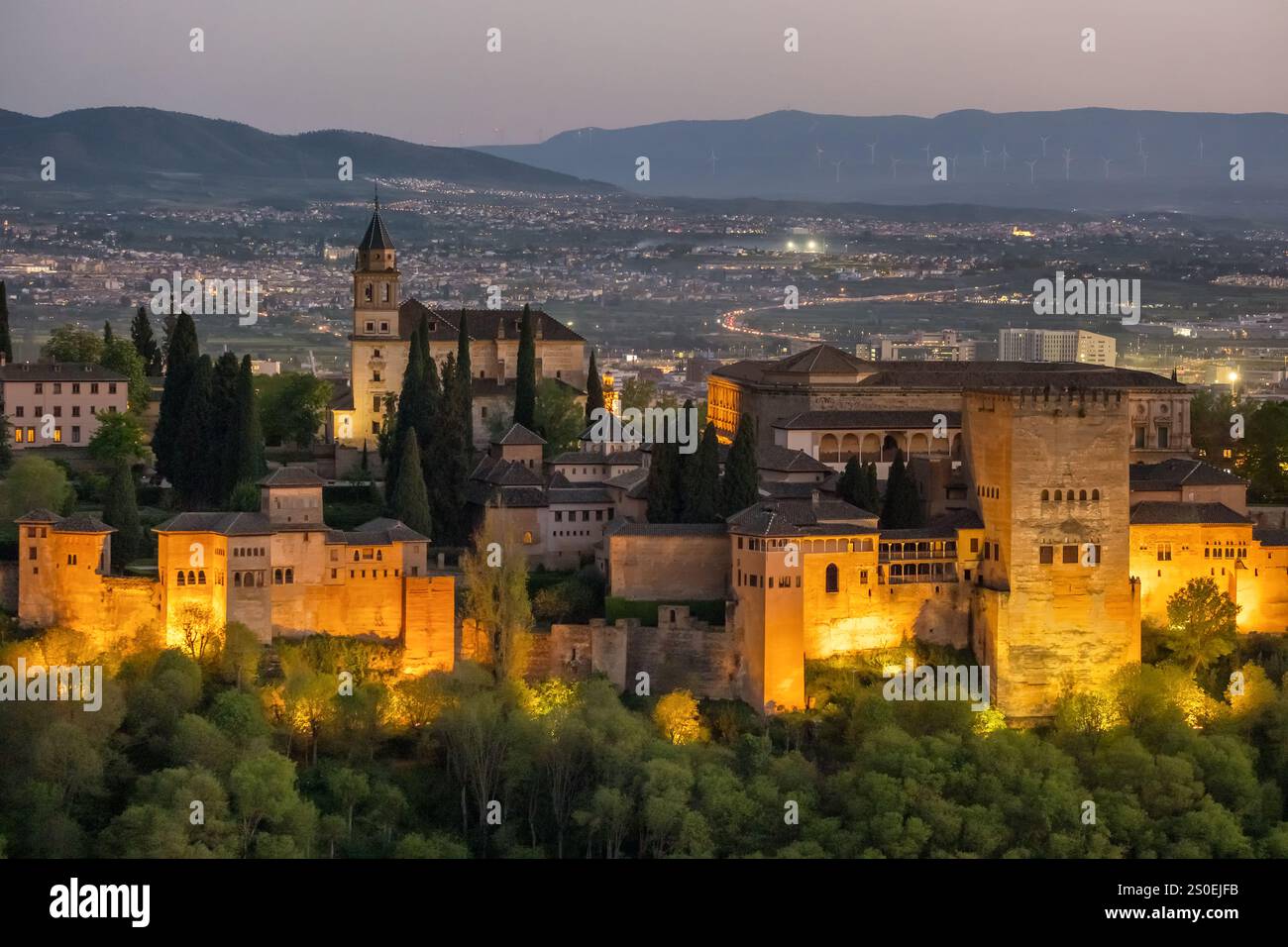 historic-alhambra-palace-at-night-in-granada-andalusia-spain-stock
