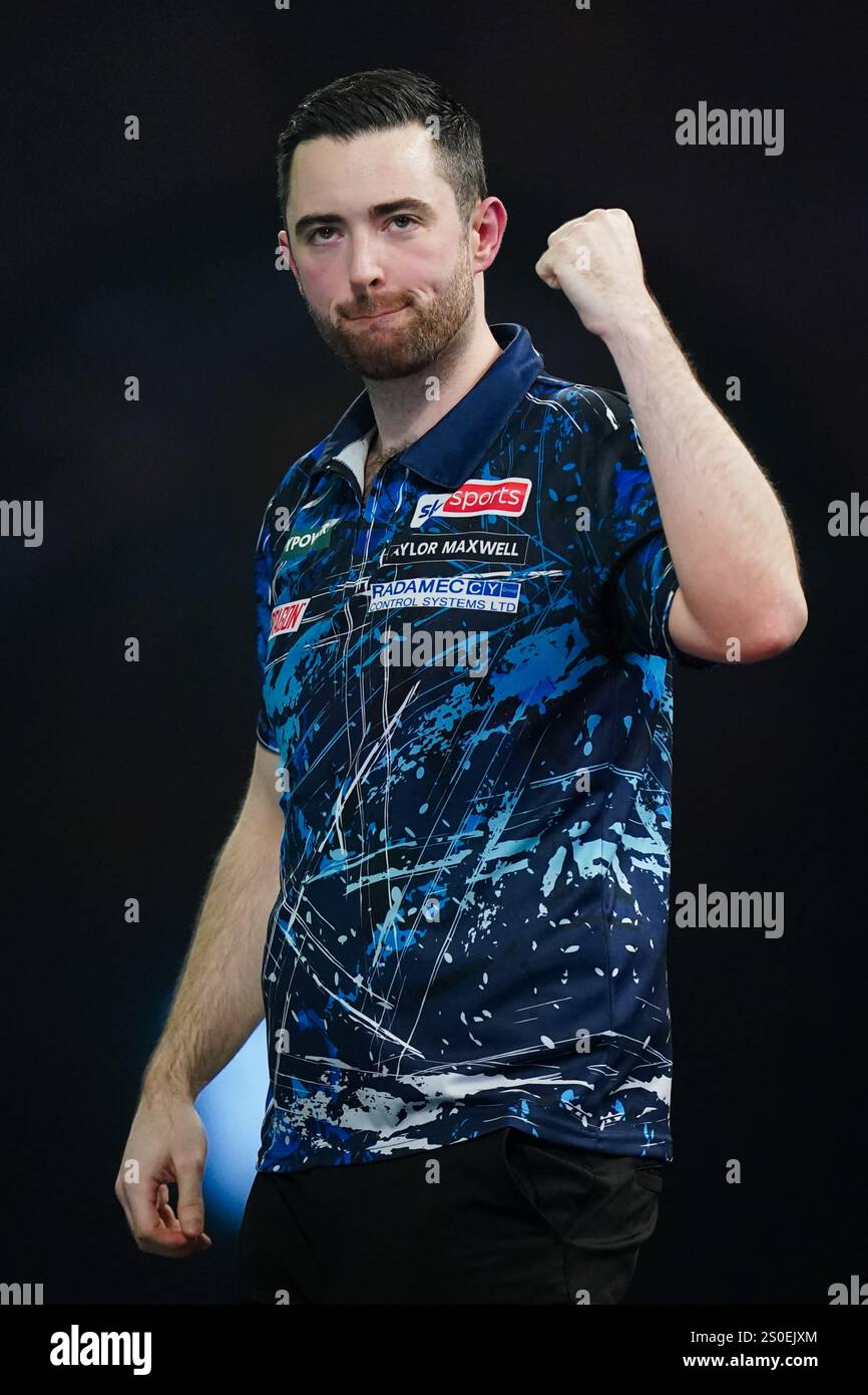 Luke Humphries celebrating winning the match after the 3rd round match