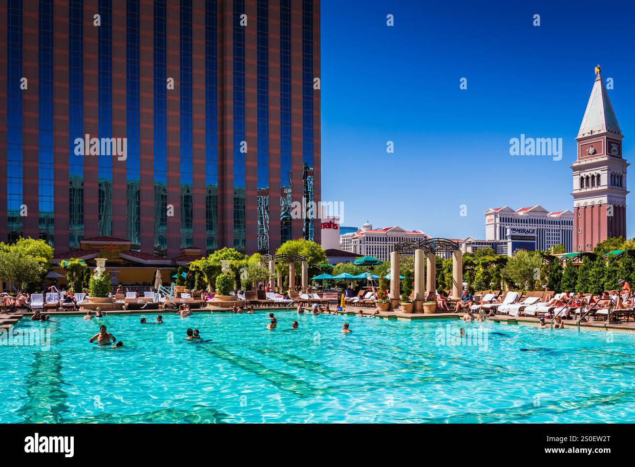 Venetian palazzo hotel las vegas hi-res stock photography and images - Alamy, image size:1300x957