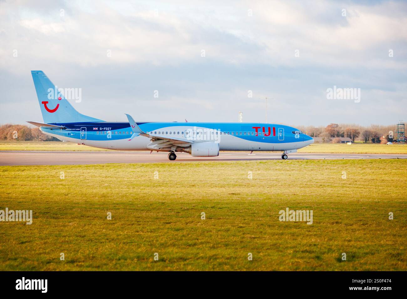 G-FDZT Boeing 737-8K5(WL) TUI Airlines Norwich Airport UK 26-11-2017 - Stock Image
