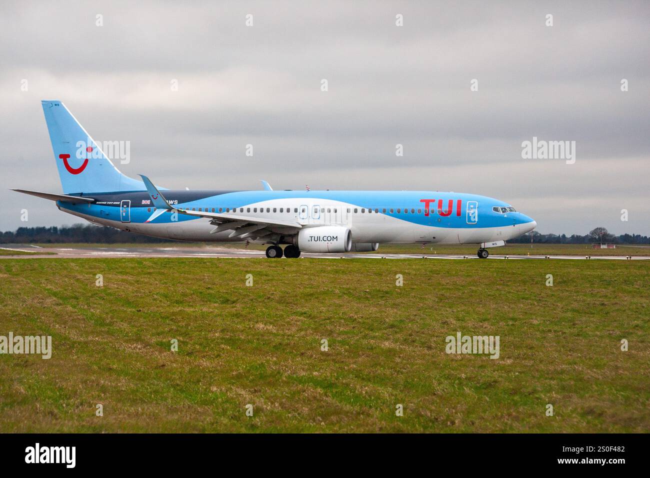 G-TAWS Boeing 737-8K5 TUI Norwich Airport UK 24-12-2017 - Stock Image