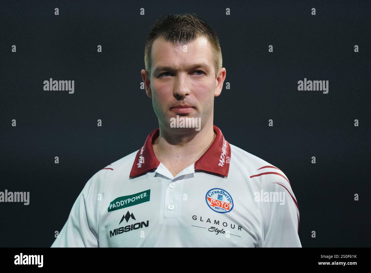 Madars Razma during the 3rd round match between Stephen Bunting and