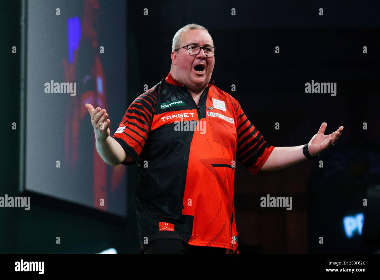 Stephen Bunting celebrating winning after the 3rd round match between