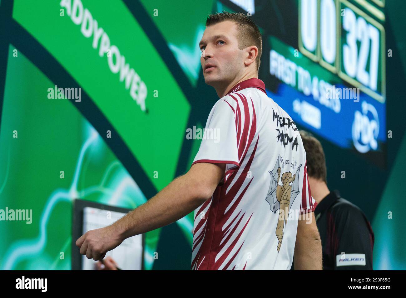 Madars Razma during the 3rd round match between Stephen Bunting and