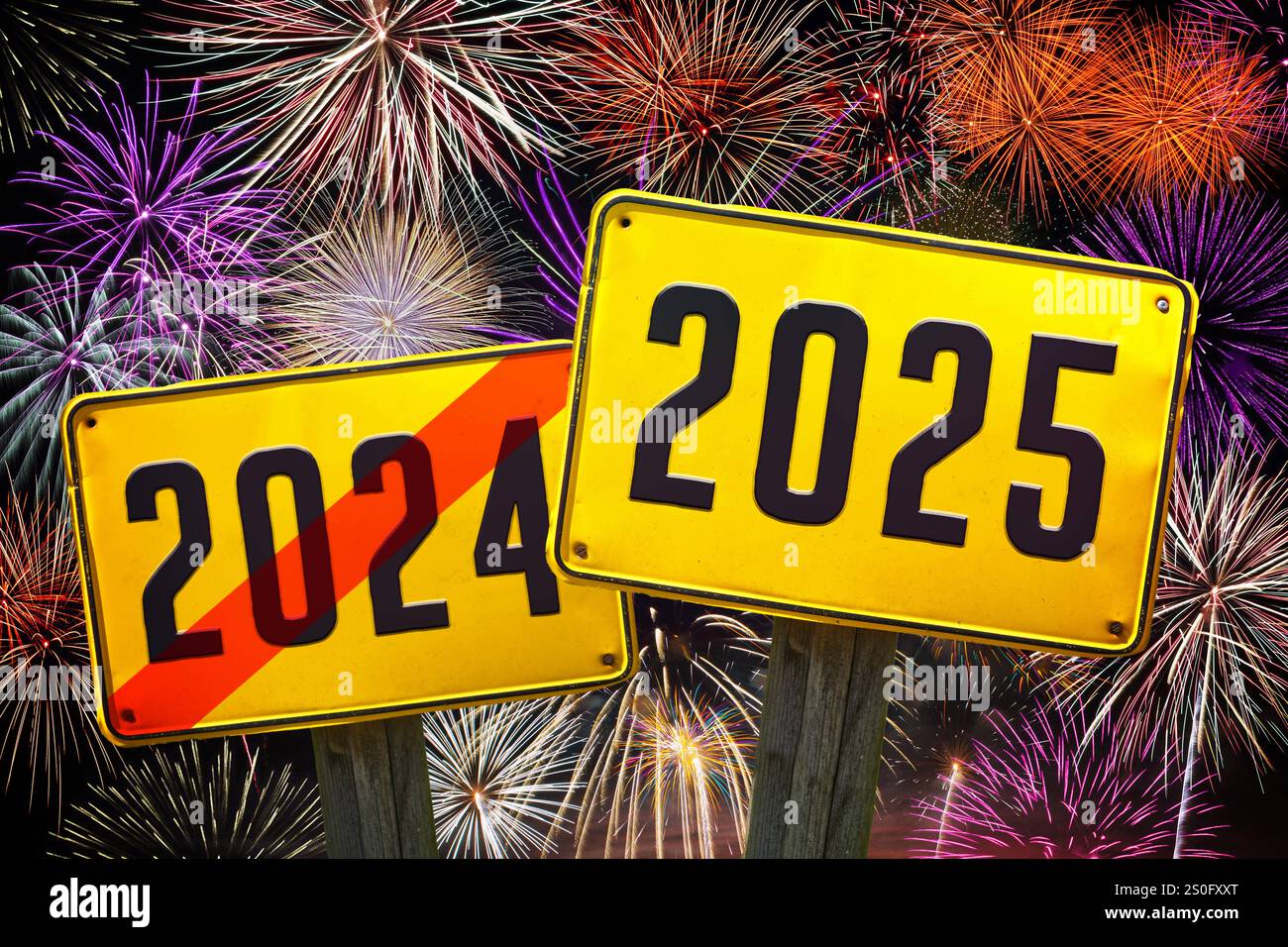 FOTOMONTAGE, Schild mit Aufschrift 2025 vor Feuerwerk, Symbolfoto