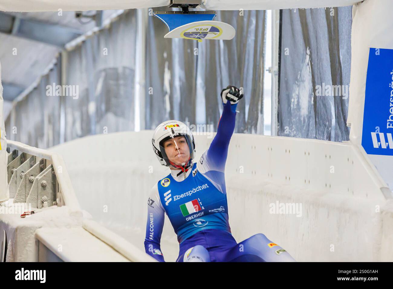 Oberhof, Deutschland. 15th Dec, 2024. Verena Hofer (ITA, Italien) bei der Teamstaffel beim Anschlag ans Touchpad, 15.12.2024, Oberhof (Deutschland), Eberspächer Luge World Cup Oberhof Credit: dpa/Alamy Live News Stock Photo
