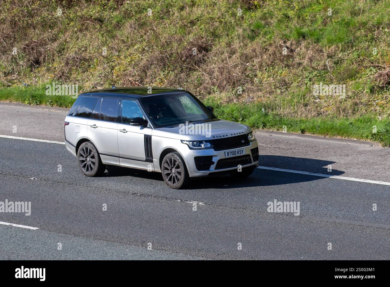 2016 Silver Land Rover Range Rover Auto-B Sdv8 A, Autobiography Auto 4WD Euro 6 (s/s) 5dr Estate; travelling on the M6 motorway, UK Stock Photo