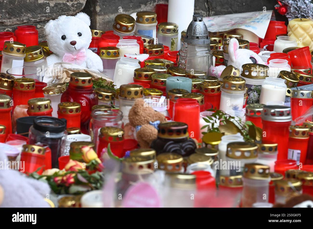 28 December 2024, Saxony-Anhalt, Magdeburg: Cuddly toys, candles and
