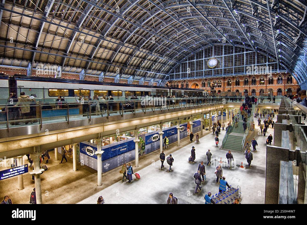 Interior of London St Pancras International railway station, Euston ...
