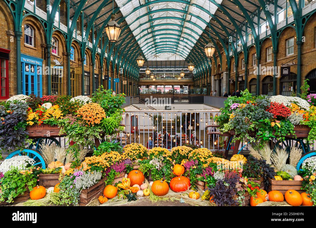 Covent garden market cart hi-res stock photography and images - Alamy