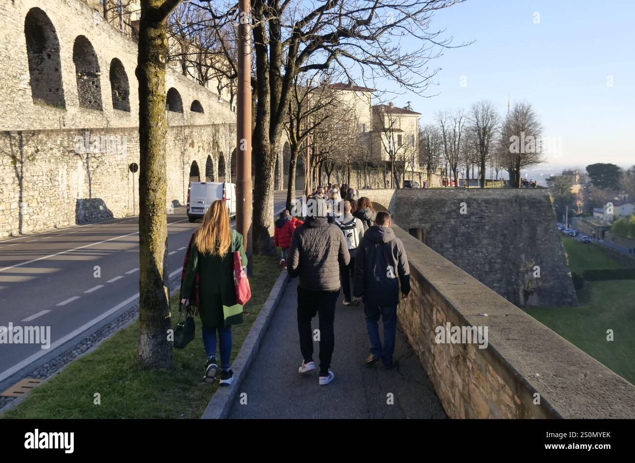 bergamo-italy-28th-dec-2024-temperatures-above-the-seasonal-average