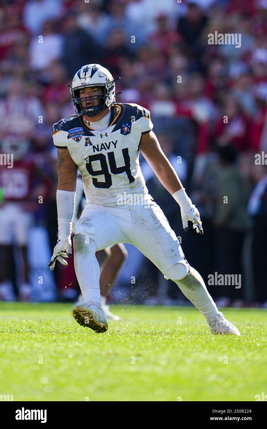Navy defensive end Justin Reed rushes in during the second half of the ...