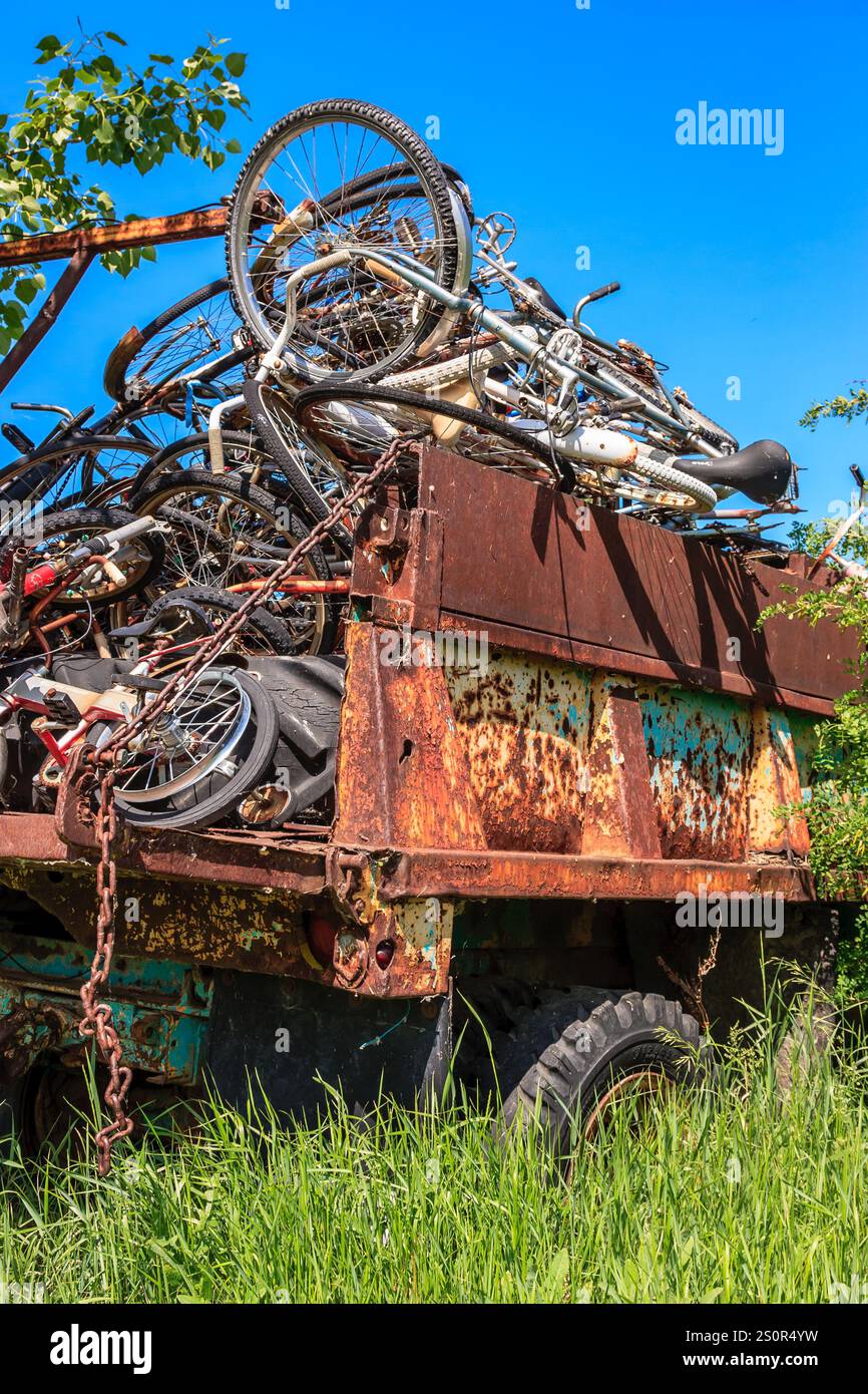 Dump truck full scrap metal hi-res stock photography and images - Alamy