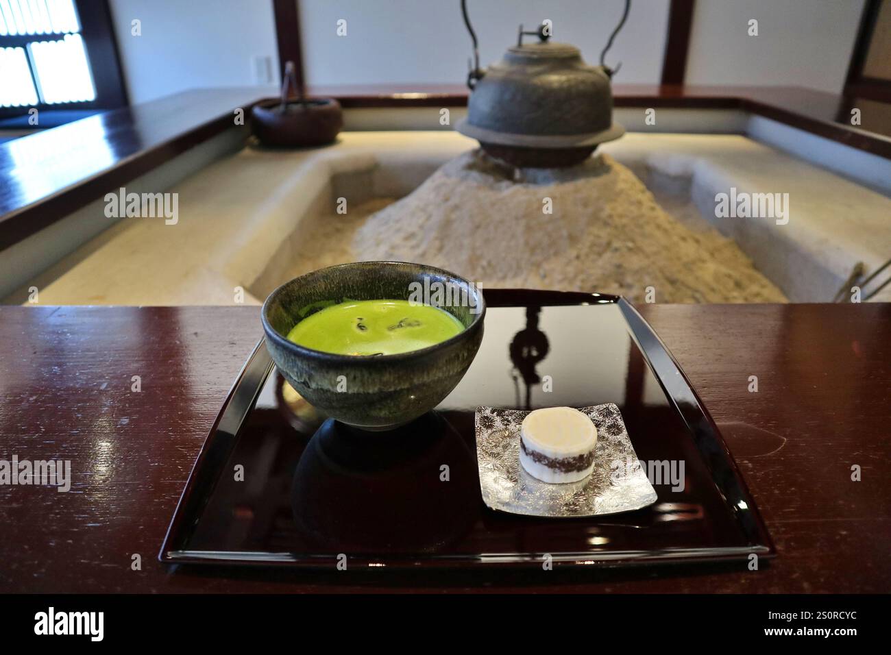 Irori traditional hi-res stock photography and images - Alamy Irori traditional hi-res stock photography and images - Alamy
