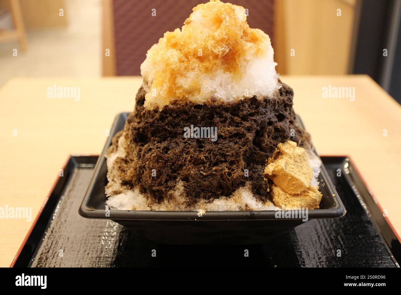 Hojicha Kakigori (Japanese shaved ice dessert) with kinako (roasted soybean flour) in Tokyo, Japan Stock Photo