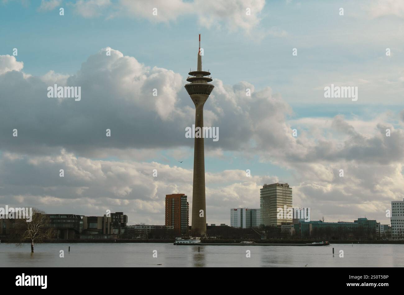 Rheinpromenade bei hochwasser hi-res stock photography and images - Alamy