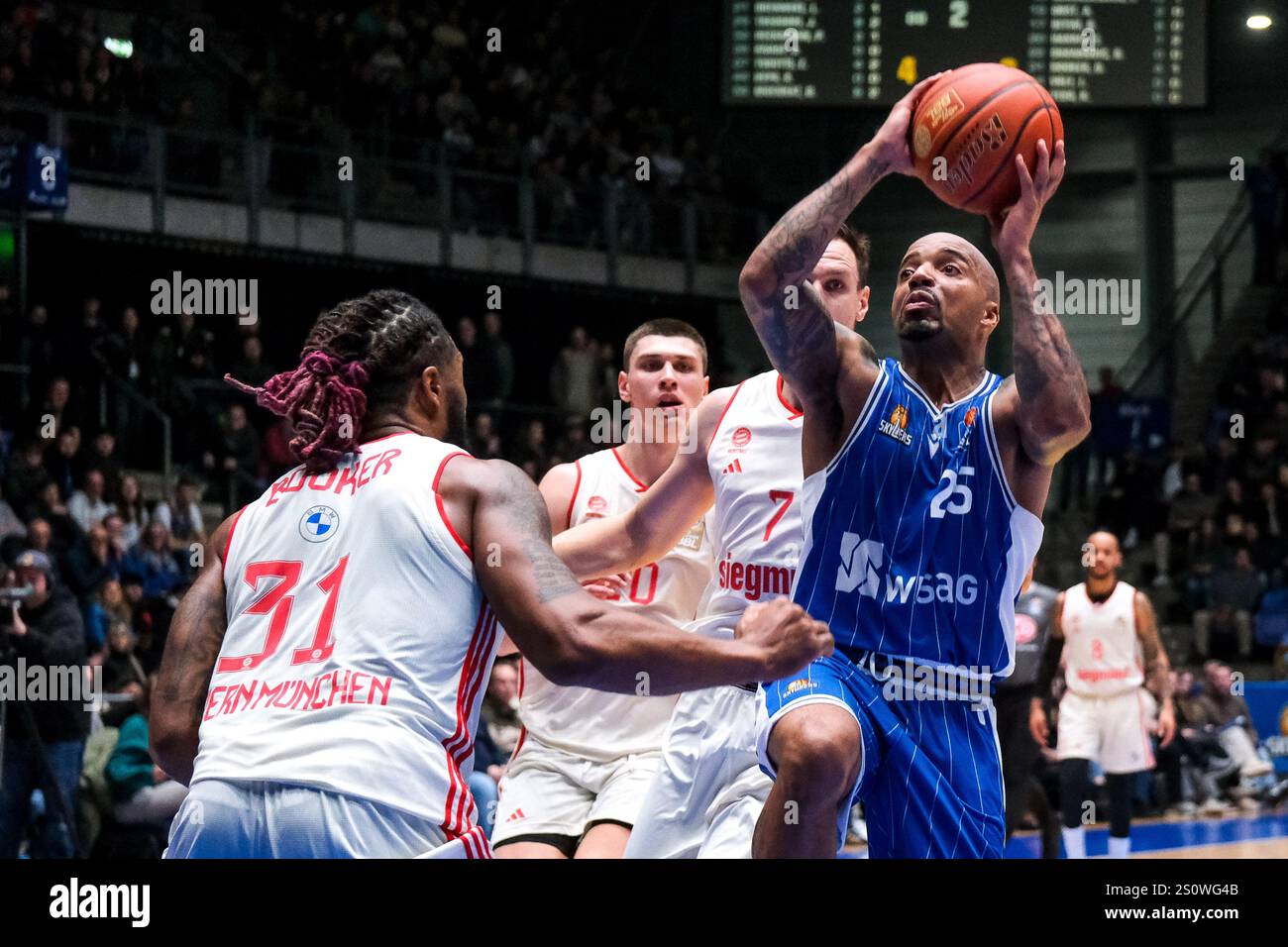 Jordan Theodore (Frankfurt Skyliners, 25), Devin Booker (FC Bayern