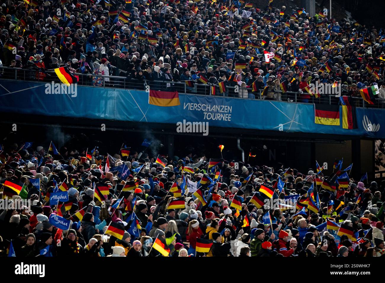 Fans / Zuschauer in der Arena mit Deutschland Fahnen / Flaggen, GER