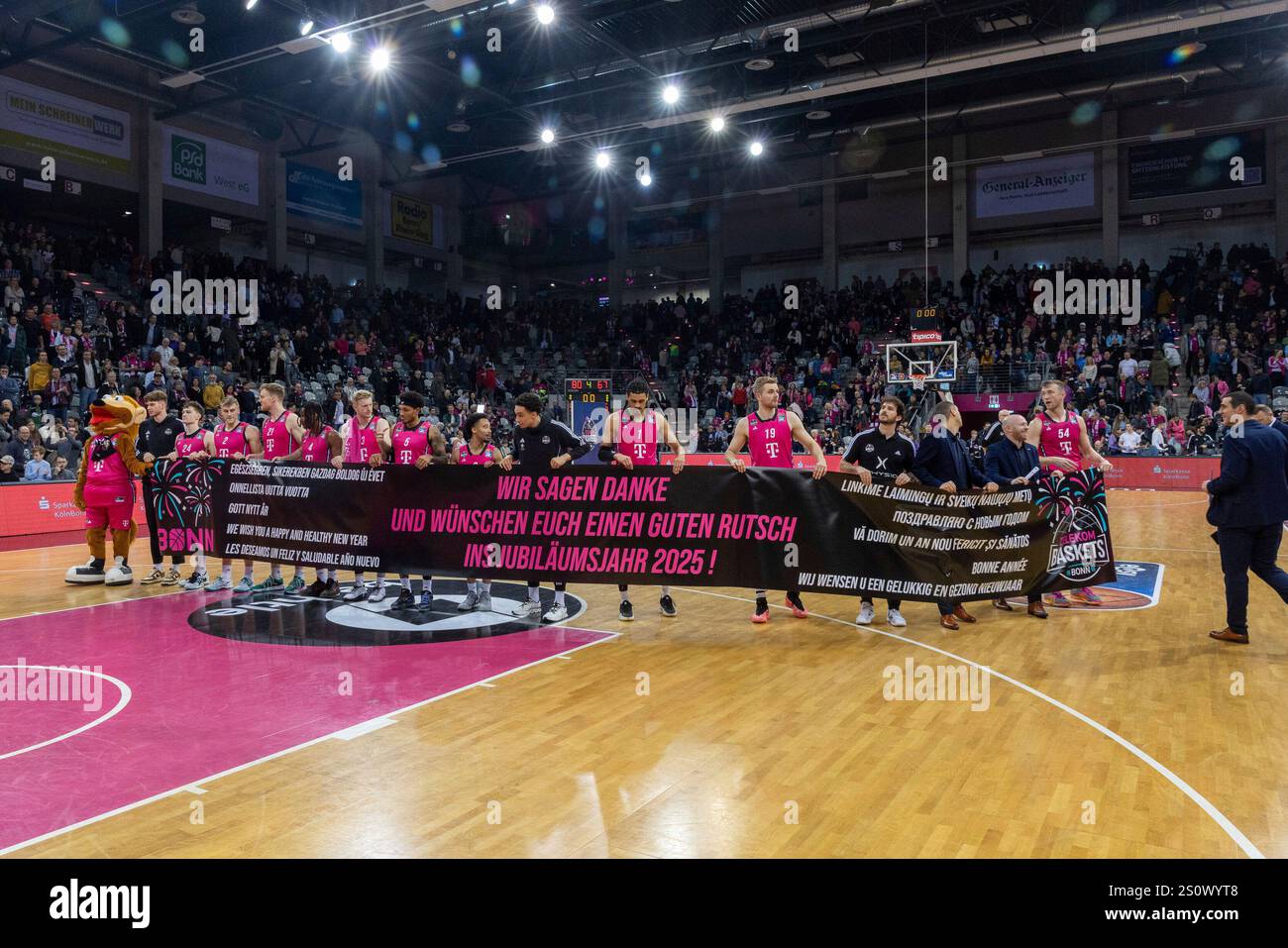 Die Mannschaft und die Offiziellen der Telekom Baskets Bonn bedanken