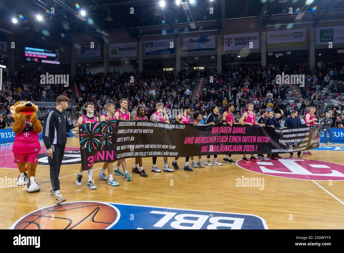 Die Mannschaft und die Offiziellen der Telekom Baskets Bonn bedanken