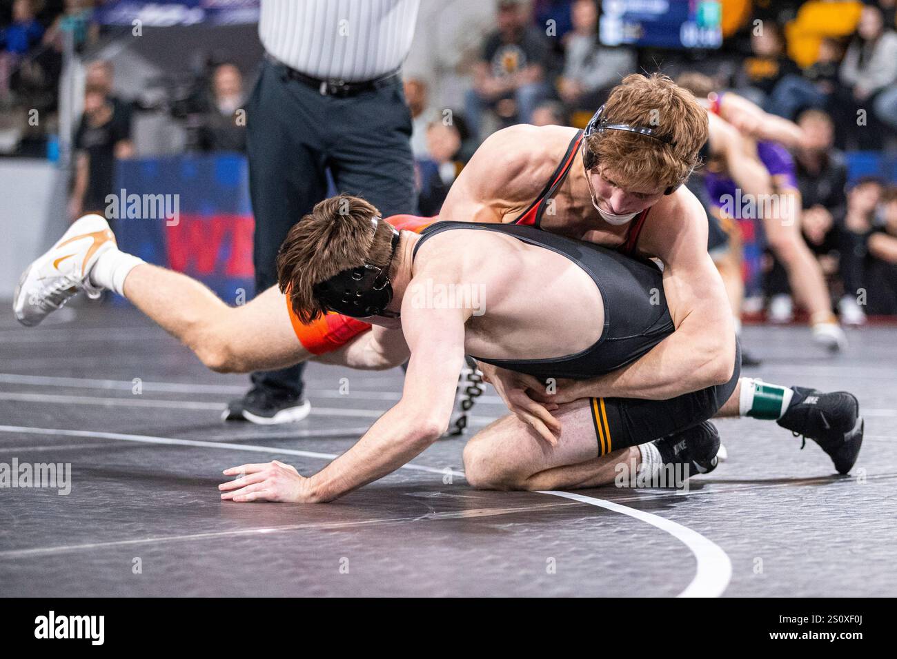 Iowa State's Kane Naaktgeboren wrestles Iowa's Caleb Rathjen at 149 ...