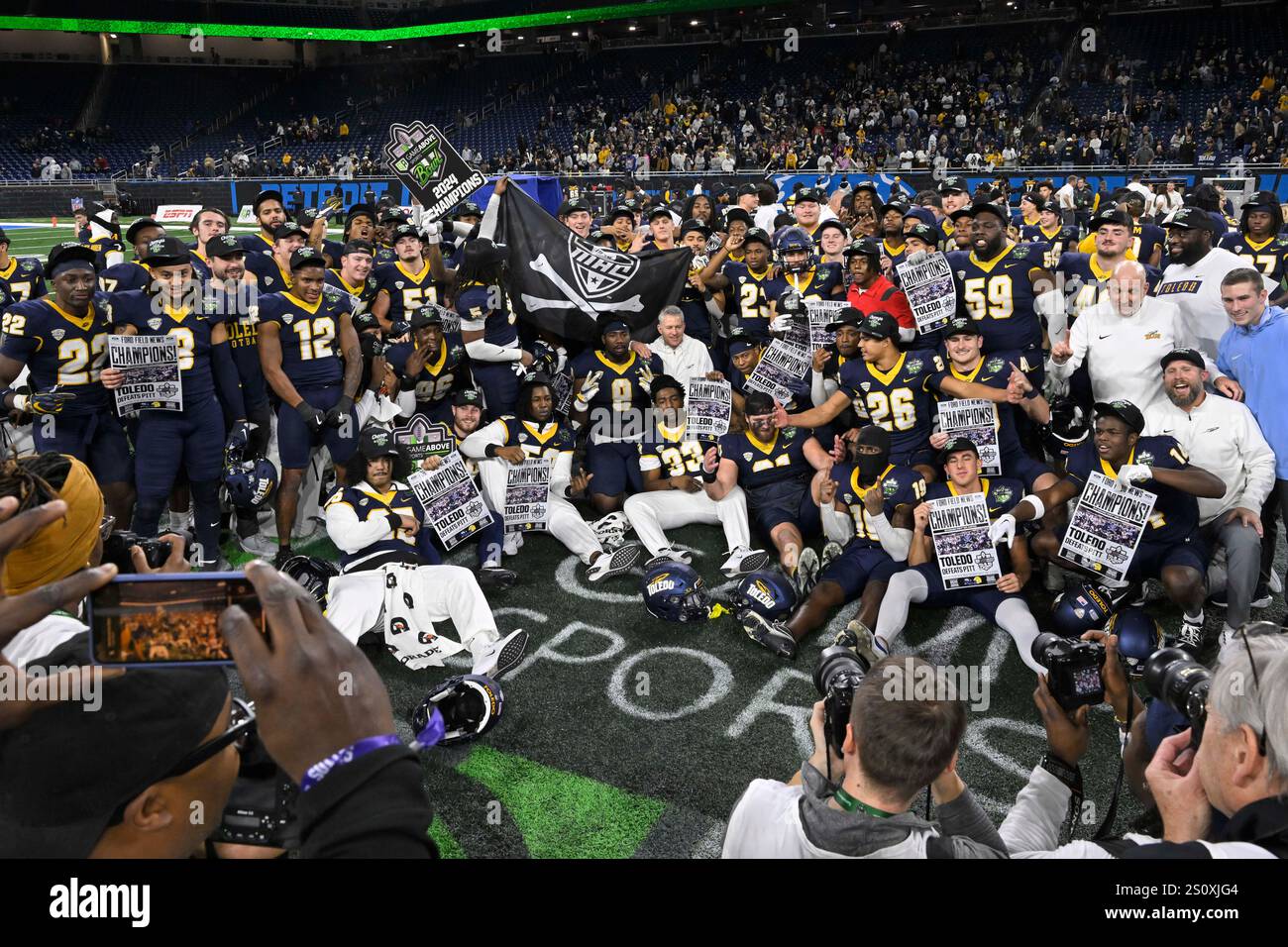 DETROIT, MI - DECEMBER 26: Toledo Rockets football team gathers on the ...