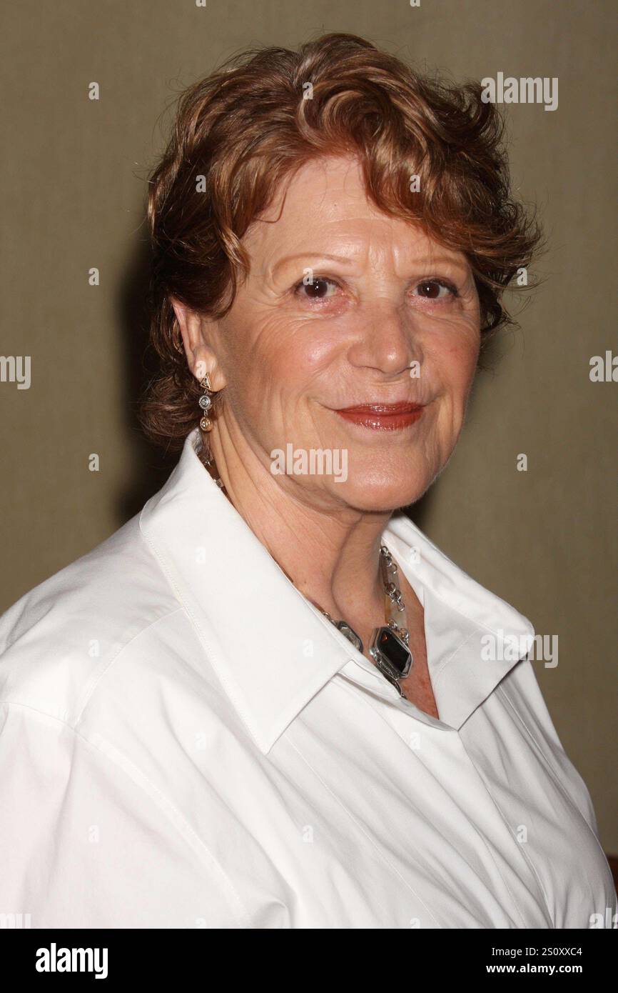 **FILE PHOTO** Linda Lavin Has Passed Away. Linda Lavin attends the **FILE PHOTO** Linda Lavin Has Passed Away. Linda Lavin attends the