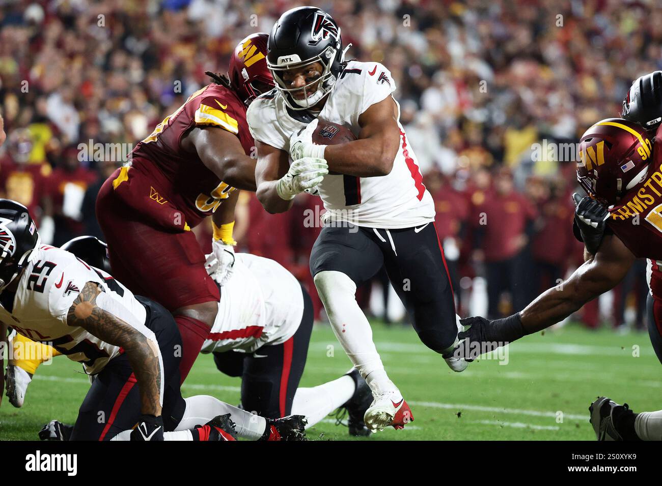 Atlanta Falcons running back Bijan Robinson (7) scores a touchdown
