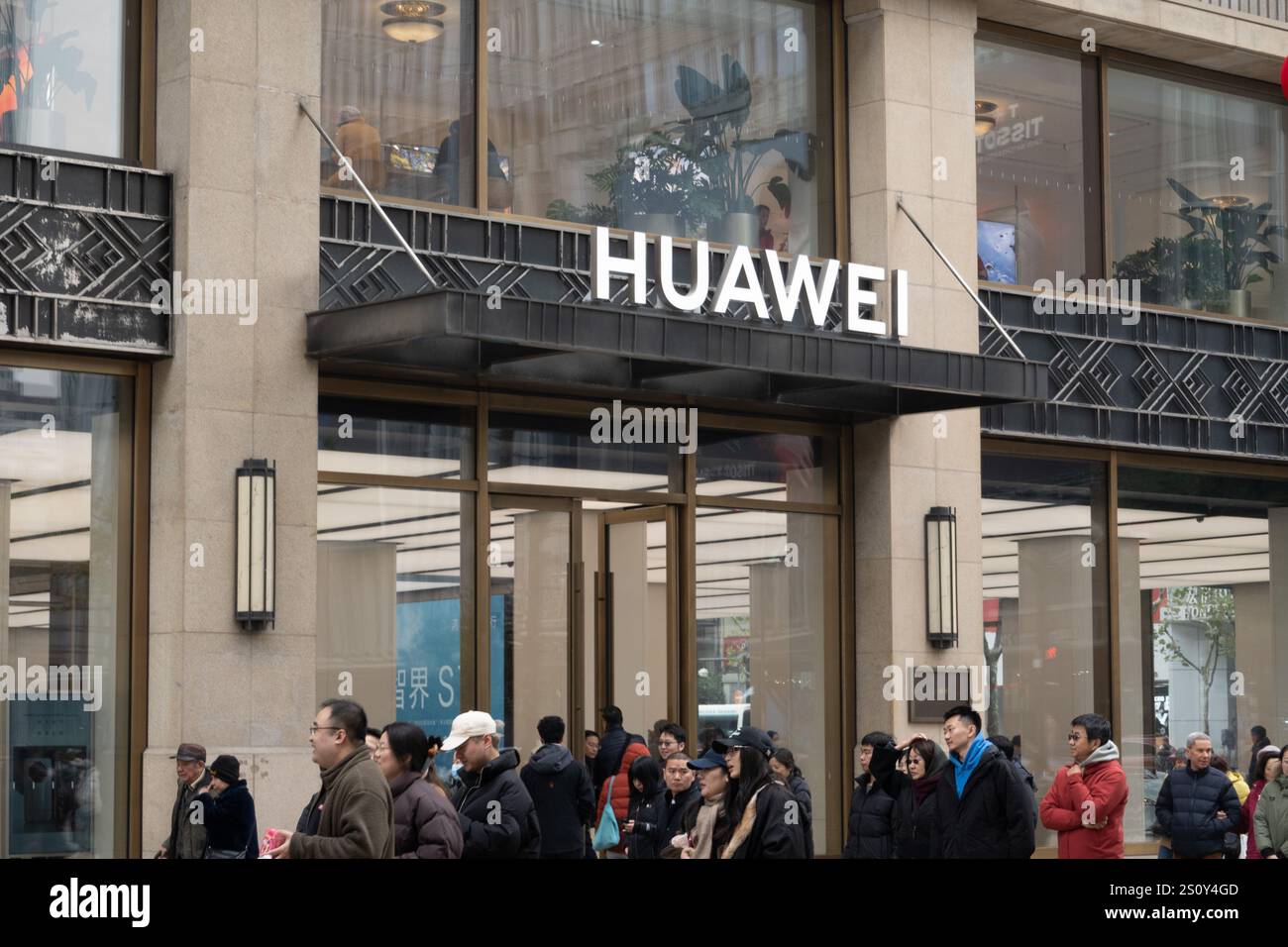 SHANGHAI, CHINA - DECEMBER 30, 2024 - The Huawei Global flagship store ...