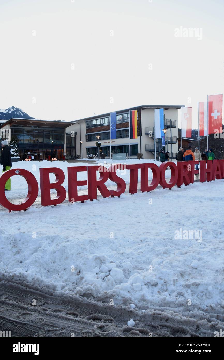 Schriftzug vor Oberstdorfhaus am Kurpark Oberstdorf 29.12.2024